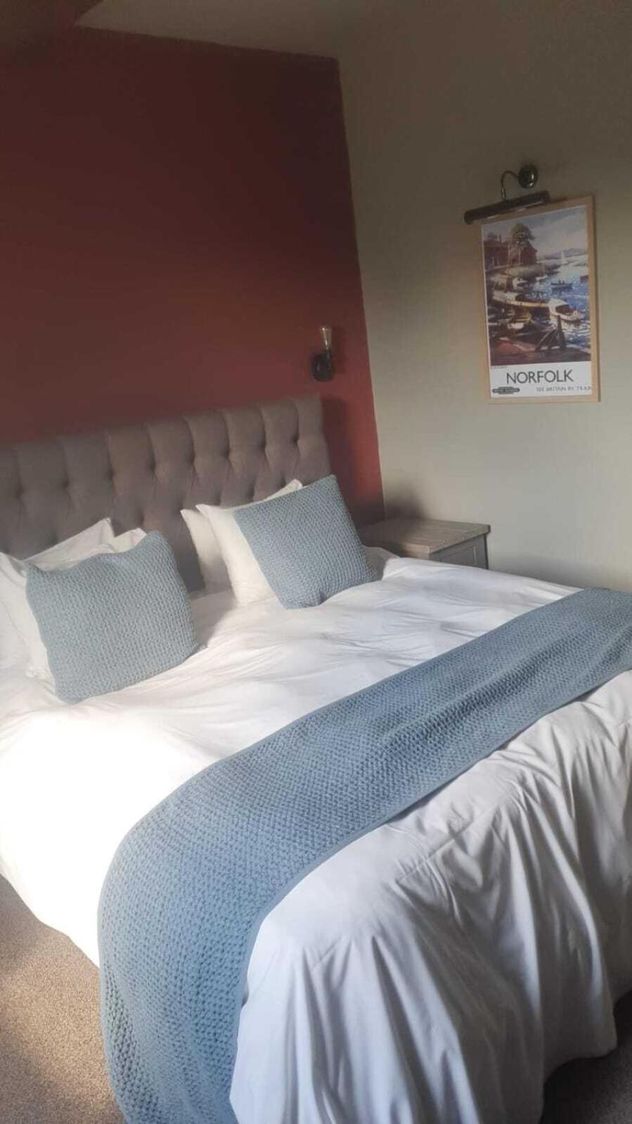 The Kings Head Inn, Home Of The Acle Steak Buitenkant foto